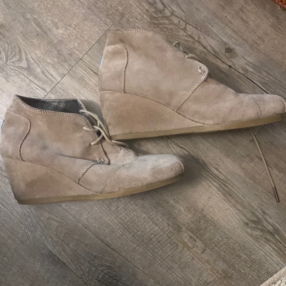 Toms Desert Suede booties